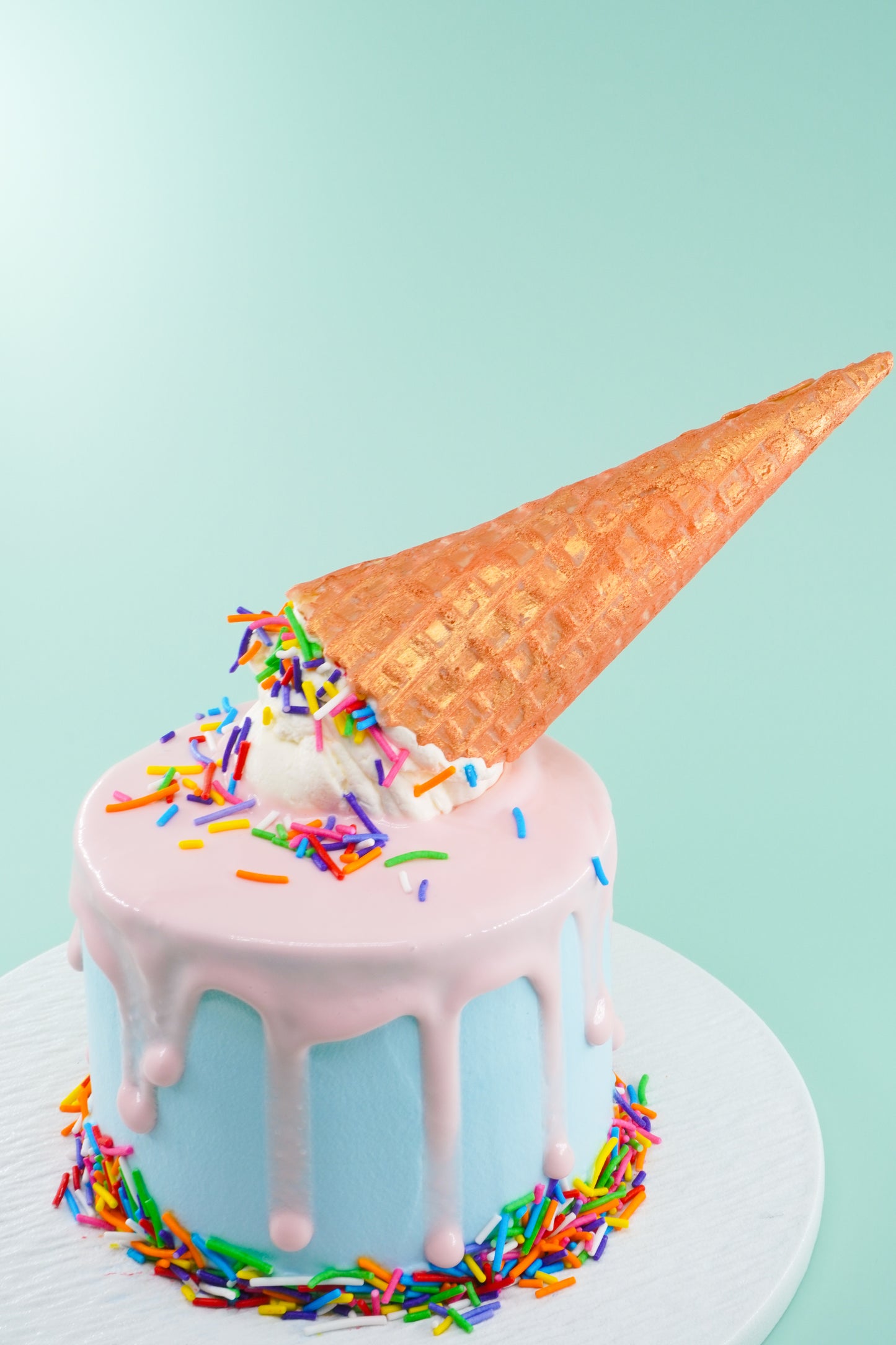 Ice Cream Cone Fruit Cake (blue)